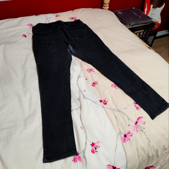 OLD NAVY PLUS SIZE SKINNY JEANS - Picture 2 of 2